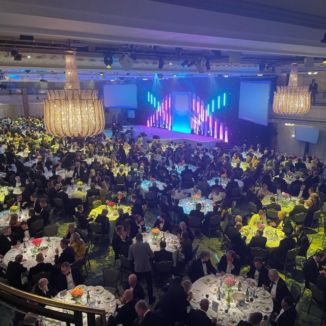 It’s great to see large live events for Activate pick up again as the team were on site for a 900 guest dinner at Grosvenor House. Definitely a night to remember with brilliant LED and singing performances.

#activateevents #liveevents #largedinner #production